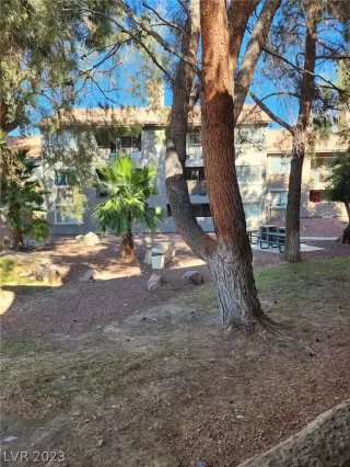 Photo #3: 2468998 Listing 