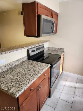 Photo #6: 2468998 Listing 