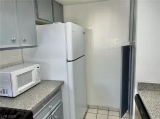 Photo #6: 2469011 Listing 