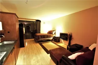 Photo #4: 2469019 Listing 