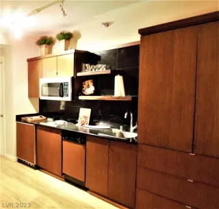 Photo #6: 2469019 Listing 