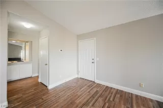 Photo #4: 2469060 Listing 