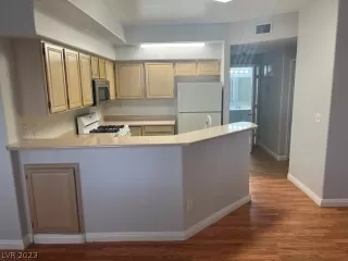 Photo #3: 2469069 Listing