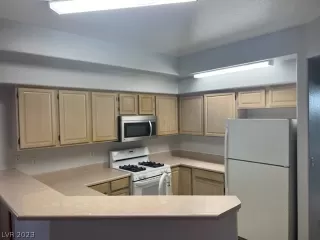 Photo #4: 2469069 Listing