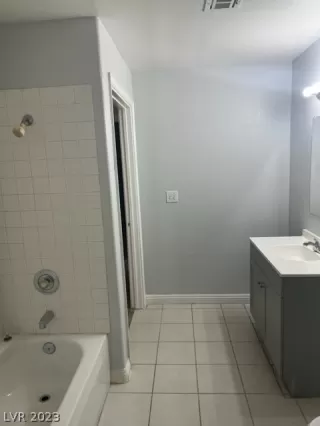 Photo #6: 2469069 Listing