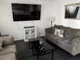 Photo #1: 2469098 Listing 