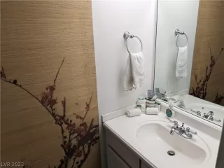 Photo #5: 2469098 Listing 