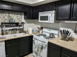 Photo #6: 2469098 Listing 