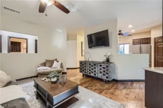 Photo #3: 2469099 Listing