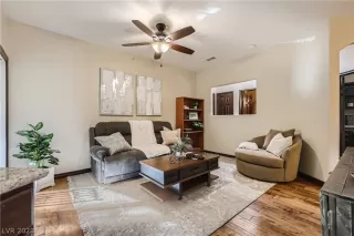 Photo #4: 2469099 Listing