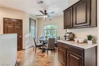 Photo #5: 2469099 Listing