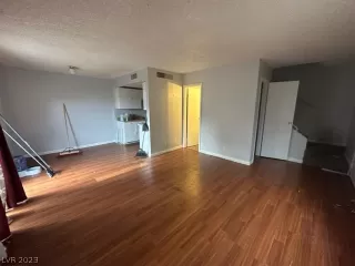 Photo #2: 2469209 Listing 