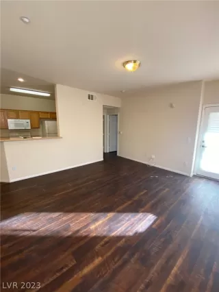 Photo #2: 2469226 Listing 