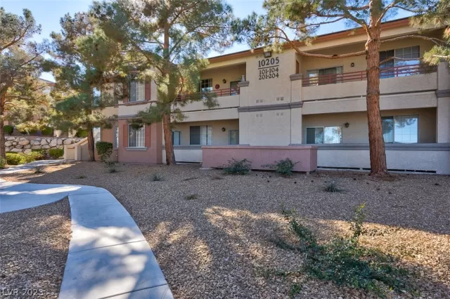 MLS: 2469241 Condo For Sale