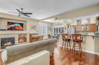 Photo #4: 2469241 Listing