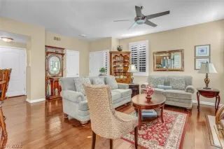 Photo #6: 2469241 Listing