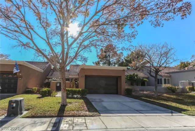 MLS: 2469250 Condo For Sale