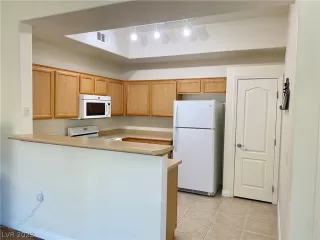 Photo #3: 2469284 Listing