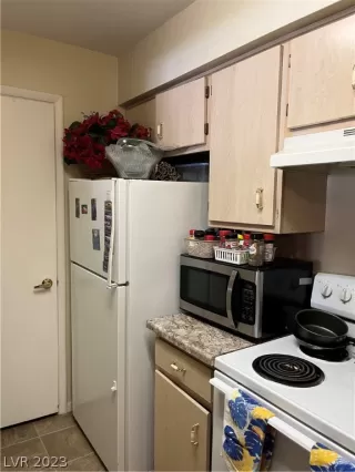 Photo #3: 2469314 Listing