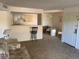 Photo #5: 2469314 Listing