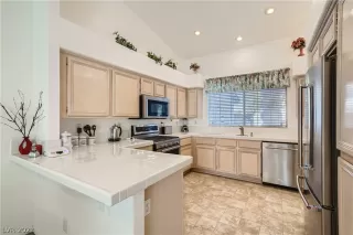 Photo #6: 2469332 Listing 