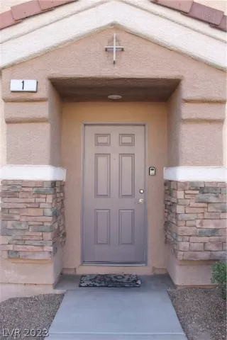 Photo #2: 2469353 Listing