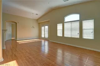 Photo #2: 2469379 Listing