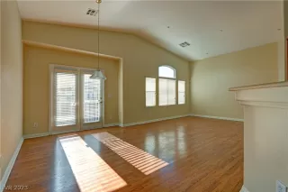 Photo #3: 2469379 Listing