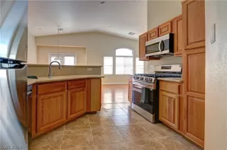 Photo #5: 2469379 Listing