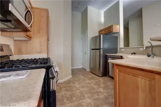 Photo #6: 2469379 Listing