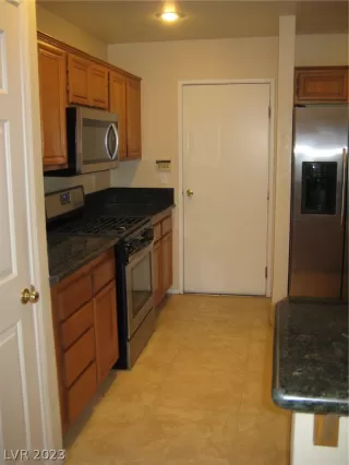 Photo #2: 2469402 Listing 