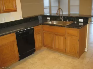 Photo #4: 2469402 Listing 