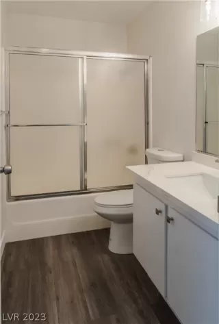 Photo #4: 2469429 Listing