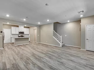 Photo #3: 2469443 Listing 