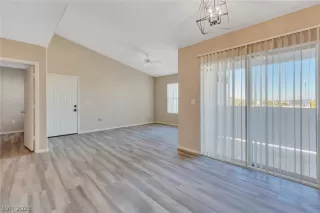 Photo #2: 2469557 Listing