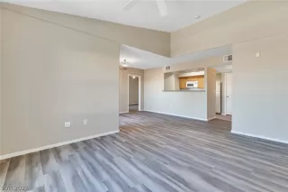 Photo #4: 2469557 Listing