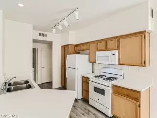 Photo #4: 2469585 Listing 
