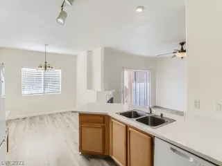 Photo #5: 2469585 Listing 