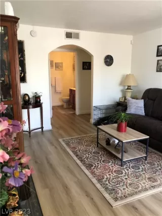 Photo #1: 2469614 Listing