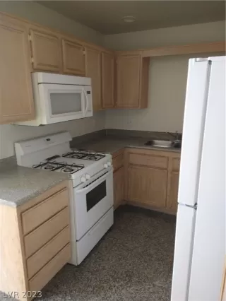 Photo #4: 2469690 Listing 