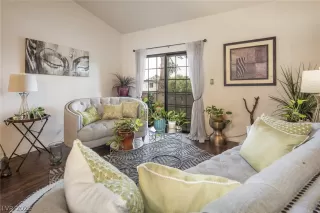 Photo #6: 2469700 Listing