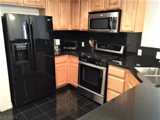 Photo #2: 2469711 Listing 