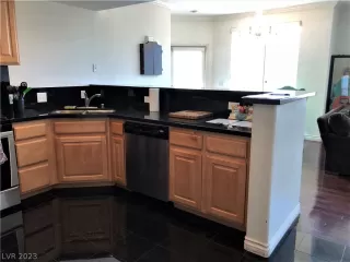 Photo #3: 2469711 Listing 