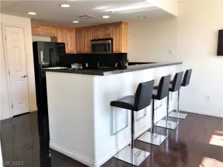 Photo #4: 2469711 Listing 