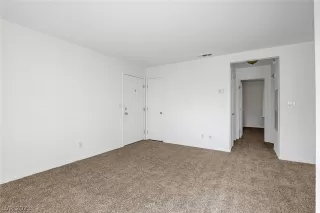 Photo #5: 2469719 Listing