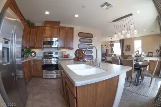 Photo #5: 2469725 Listing 