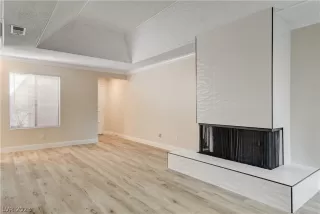 Photo #4: 2469807 Listing