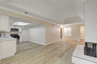 Photo #5: 2469807 Listing