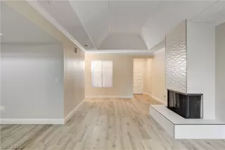 Photo #6: 2469807 Listing