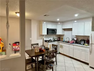 Photo #1: 2469809 Listing